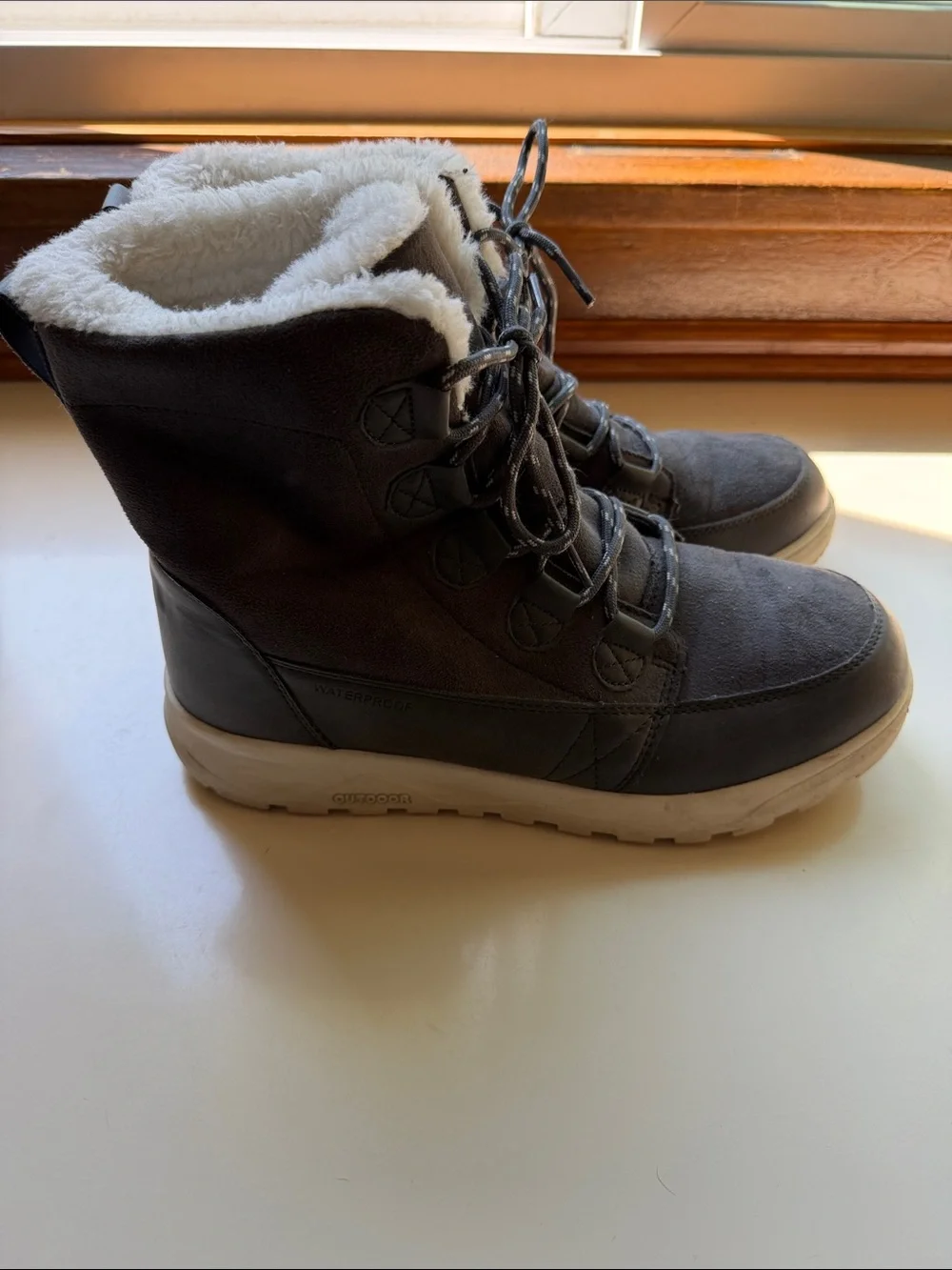 Women’s Gray Winter Lace-Up Boots with Faux Fur Collar